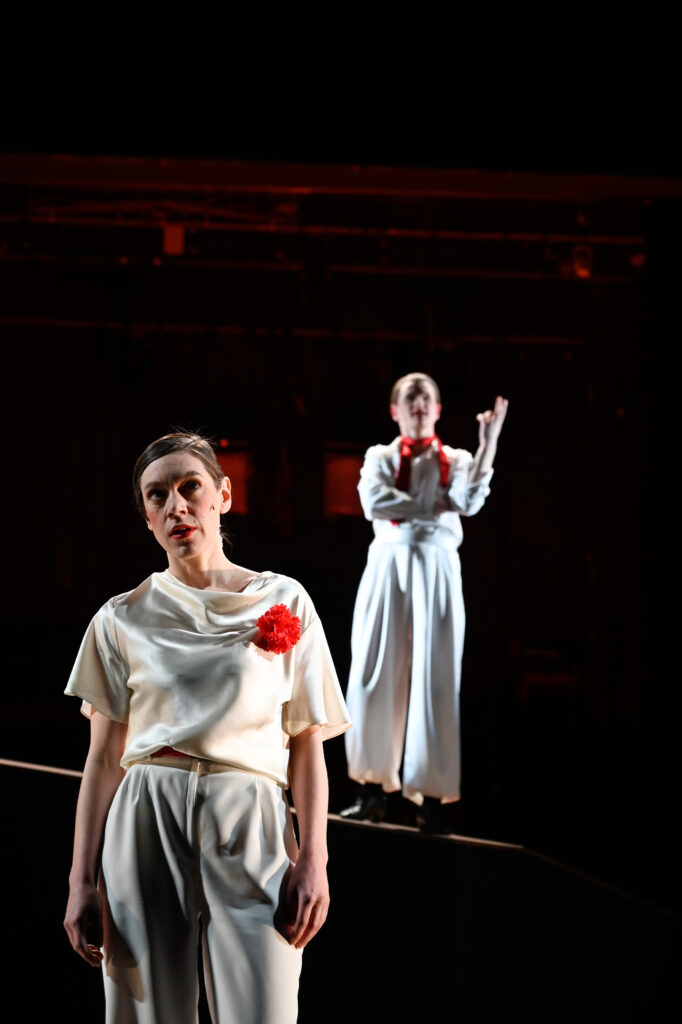 Theater Aachen,
"Die Kunst der Freude" nach dem Roman von Goliarda Sapienza, aus dem Italienischen von Esther Hansen und Constanze Neumann,
Deutsche Erstaufführung: 3.2.24
Regie: Anaïs Durand-Mauptit, Bühne: Marie Labsch, Kostüme: Mascha Schubert, Musik: Malcolm Kemp, Dramaturgie: Kerstin Grübmeyer, Licht: Eduard Joebges
mit:
Modesta / Mela Marlina Adeodata Mitterhofer	
Modesta / Madre Leonora Luise Berndt	
Modesta / Gaïa Bettina Scheuritzel	
Beatrice / Bambú Nola Friedrich	
Nina / Jose Janina Sachau	
Joyce / Tuzzu Hermia Gerdes	
Carlo / Prando Furkan Yaprak	
Carmine / Marco Torsten Borm	
Mattia / Offizier Benedikt Voellmy	
Livemusik Malcolm Kemp	


Copyright (C) Thomas Aurin
Gleditschstr. 45, D-10781 Berlin
Tel.:+49 (0)30 2175 6205 Mobil.:+49 (0)170 2933679
Veröffentlichung nur gegen Honorar zzgl. 7% MWSt. und Belegexemplar
Steuer Nr.: 11/18/213/52812, UID Nr.: DE 170 902 977
Commerzbank, BLZ: 810 80 000, Konto-Nr.: 316 030 000
SWIFT-BIC: DRES DE FF 810, IBAN: DE07 81080000 0316030000