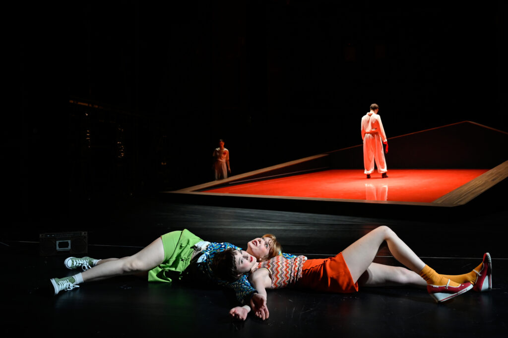 Theater Aachen,
"Die Kunst der Freude" nach dem Roman von Goliarda Sapienza, aus dem Italienischen von Esther Hansen und Constanze Neumann,
Deutsche Erstaufführung: 3.2.24
Regie: Anaïs Durand-Mauptit, Bühne: Marie Labsch, Kostüme: Mascha Schubert, Musik: Malcolm Kemp, Dramaturgie: Kerstin Grübmeyer, Licht: Eduard Joebges
mit:
Modesta / Mela Marlina Adeodata Mitterhofer	
Modesta / Madre Leonora Luise Berndt	
Modesta / Gaïa Bettina Scheuritzel	
Beatrice / Bambú Nola Friedrich	
Nina / Jose Janina Sachau	
Joyce / Tuzzu Hermia Gerdes	
Carlo / Prando Furkan Yaprak	
Carmine / Marco Torsten Borm	
Mattia / Offizier Benedikt Voellmy	
Livemusik Malcolm Kemp	


Copyright (C) Thomas Aurin
Gleditschstr. 45, D-10781 Berlin
Tel.:+49 (0)30 2175 6205 Mobil.:+49 (0)170 2933679
Veröffentlichung nur gegen Honorar zzgl. 7% MWSt. und Belegexemplar
Steuer Nr.: 11/18/213/52812, UID Nr.: DE 170 902 977
Commerzbank, BLZ: 810 80 000, Konto-Nr.: 316 030 000
SWIFT-BIC: DRES DE FF 810, IBAN: DE07 81080000 0316030000