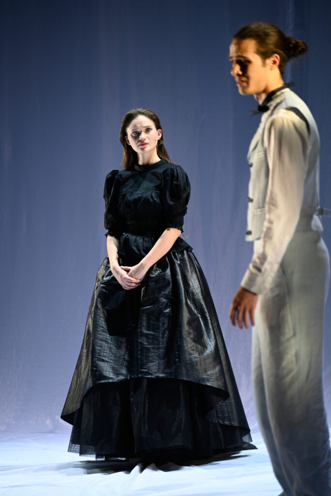 Theater Aachen,
"Die Kunst der Freude" nach dem Roman von Goliarda Sapienza, aus dem Italienischen von Esther Hansen und Constanze Neumann,
Deutsche Erstaufführung: 3.2.24
Regie: Anaïs Durand-Mauptit, Bühne: Marie Labsch, Kostüme: Mascha Schubert, Musik: Malcolm Kemp, Dramaturgie: Kerstin Grübmeyer, Licht: Eduard Joebges
mit:
Modesta / Mela Marlina Adeodata Mitterhofer	
Modesta / Madre Leonora Luise Berndt	
Modesta / Gaïa Bettina Scheuritzel	
Beatrice / Bambú Nola Friedrich	
Nina / Jose Janina Sachau	
Joyce / Tuzzu Hermia Gerdes	
Carlo / Prando Furkan Yaprak	
Carmine / Marco Torsten Borm	
Mattia / Offizier Benedikt Voellmy	
Livemusik Malcolm Kemp	


Copyright (C) Thomas Aurin
Gleditschstr. 45, D-10781 Berlin
Tel.:+49 (0)30 2175 6205 Mobil.:+49 (0)170 2933679
Veröffentlichung nur gegen Honorar zzgl. 7% MWSt. und Belegexemplar
Steuer Nr.: 11/18/213/52812, UID Nr.: DE 170 902 977
Commerzbank, BLZ: 810 80 000, Konto-Nr.: 316 030 000
SWIFT-BIC: DRES DE FF 810, IBAN: DE07 81080000 0316030000